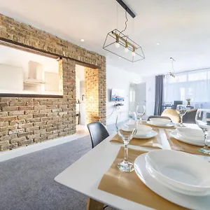  Apartment Contractor Near Heathrow, Windsor Minutes From M4 United Kingdom