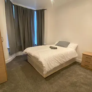  Homestay Cosy House In Newham United Kingdom